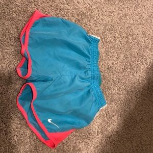 Nike girl short 6-7y